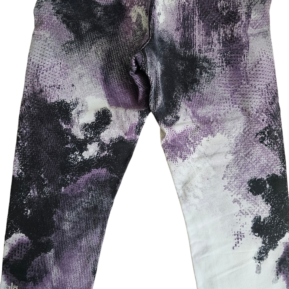 ALO YOGA Tie-Dye Airbrush Capri Purple Leggings- Size Small - Picture 3 of 14